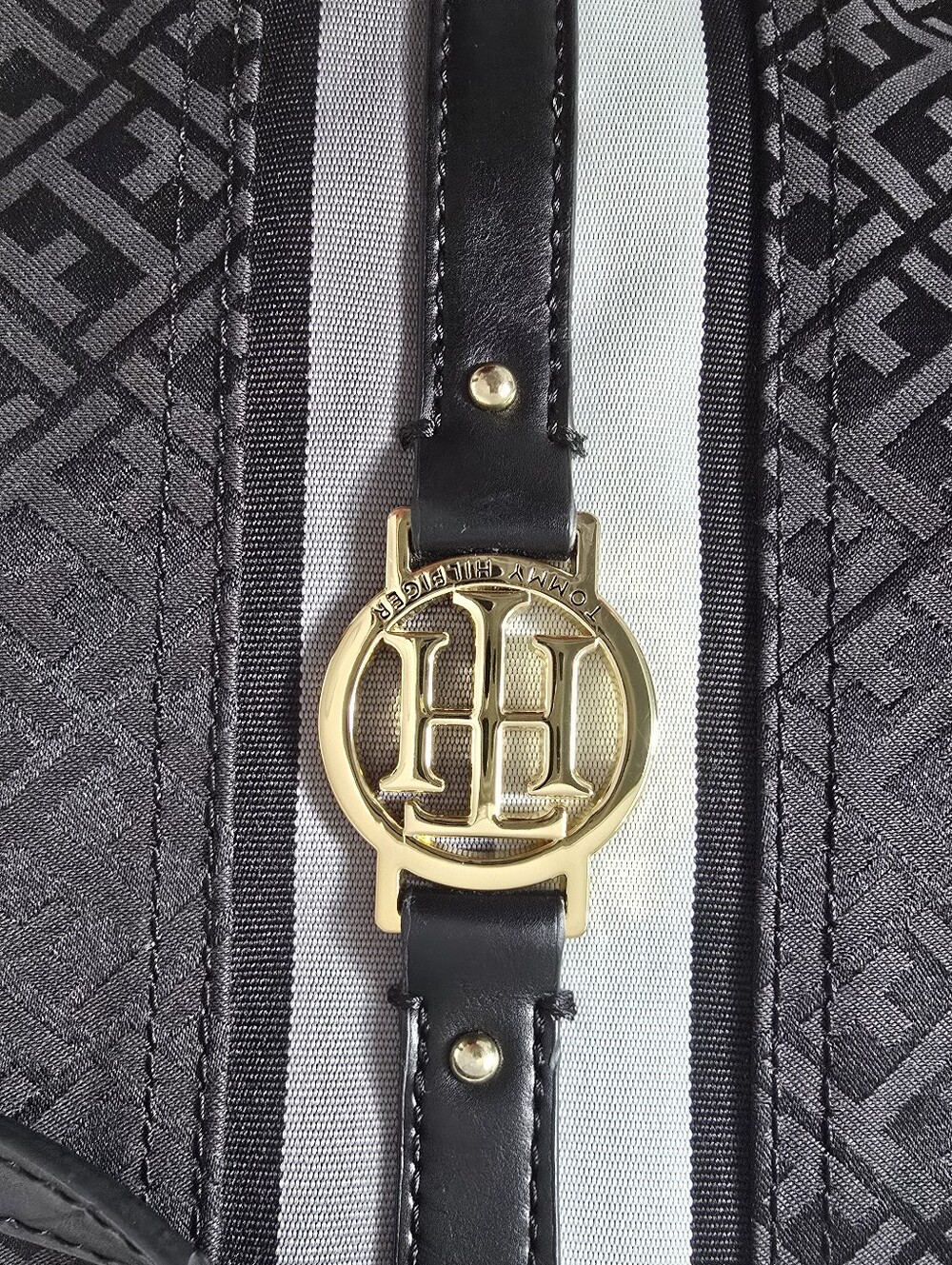 Tommy Hilfiger Crossbody Bag - Picture 6 of 9